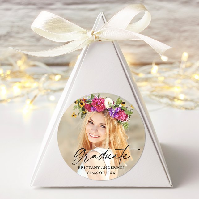 Modernes Calligrafy Ink Script Graduate Foto Runder Aufkleber (Customize to change your personalized text size or text style.)