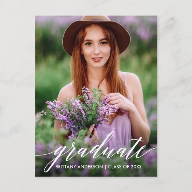 Modernes Calligrafy Script Graduate Foto Postkarte (Vorderseite)