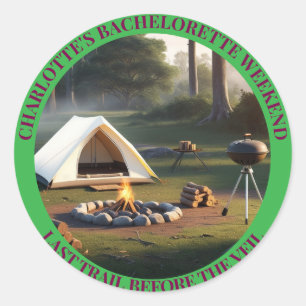 Modernes Camping Weekend Bachelorette Runder Aufkleber