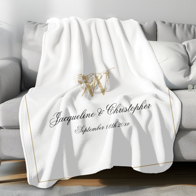 Modernes Chic Custom Newlywed Monogram Fleecedecke (Elegant gold monogram with black font names and gold border against white background fleece blanket.)