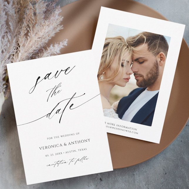 Modernes Chic-Script Schwarz & Weiß-Foto Save The Date (Von Creator hochgeladen)