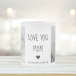 Modernes Collage Foto Liebe Mama Bestes Geschenk Mattglastasse<br><div class="desc">Wenn Sie ein herzliches und bedeutungsvolles Geschenk suchen, um Ihre Liebe und Wertschätzung für Ihre Mutter zu zeigen, könnte ein modernes Collage Foto eine großartige Wahl sein. Ein modernes Collage Foto ist ein einzigartiges und kreatives Mittel, um Ihre Lieblings-Erinnerungen mit Ihrer Mutter zu zeigen. In der Regel werden mehrere Fotos...</div>