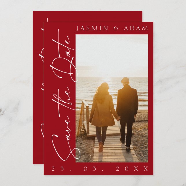 Modernes Crimson Red Script Typografy Foto Wedding Save The Date (Vorne/Hinten)