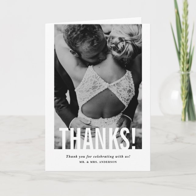 Modernes Cutout Overlay Vertikales Foto Hochzeit Dankeskarte (Vorderseite)