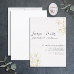 Modernes Drehbuch Schwarz-weiße Blumenhochzeit Folieneinladung<br><div class="desc">Ihre Hochzeit ist ein einmaliges Ereignis, also warum machen Sie Ihre Einladungen nicht so unvergesslich wie den Tag selbst? Diese moderne Script Schwarz-weiße Blumenschmuck-Einladung wird sicher sein, den Kopf zu drehen und Ihre Gäste zu begeistern für das, was kommt. Das elegante und stilvolle Design ist ideal für Paare, die einen...</div>