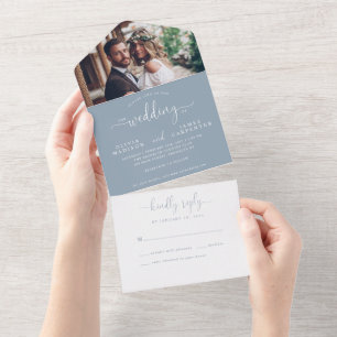 Modernes Dusty Blue Elegantes Script Foto Hochzeit All In One Einladung