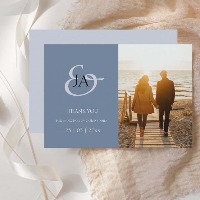 Modernes Dusty Blue Monogram Foto Wedding Vielen D (Von Creator hochgeladen)