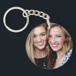 Modernes, einfaches Personalisiertes Best Friend F<br><div class="desc">Macht so ein tolles Geschenk für Ihre BESTE FREUNDIN. Kaufen Sie einen für Ihren Freund und einen für sich selbst. Auf der Seite ist das Zitat "Side by Side oder Miles Apart,  Best Friends are immer Nah im Herzen" und Ihre Namen,  und auf der anderen ist Ihr Foto.</div>
