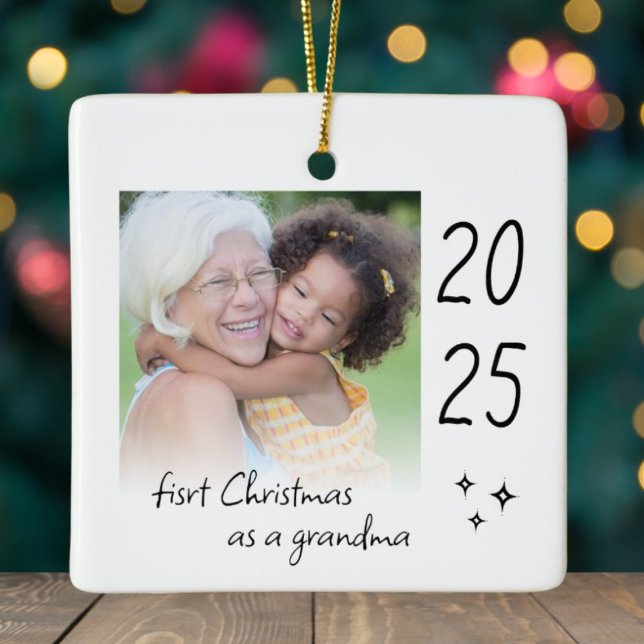 Modernes Einfaches Weihnachten als Oma-Foto Keramikornament (Modern Simple First Christmas As Grandma Photo Ceramic Ornament 2025)