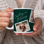 Modernes Elegantes 4 Foto Collage Familiengeschenk Kaffeetasse<br><div class="desc">Moderne Elegant 4 Foto Collage Familiengeschenk Riesenkaffee Tasse. Klicken Sie auf die Schaltfläche Bearbeiten,  um dieses Design mit Ihren eigenen Fotos und Texten anzupassen. Die rote Hintergrundfarbe kann geändert werden.</div>