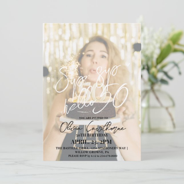 Modernes & elegantes 50. Foto Geburtstag Einladung (Stehend Vorderseite)