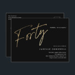 Modernes, elegantes Drehbuch zum 40. Geburtstag  Einladungspostkarte<br><div class="desc">Moderne minimalistische 40. Geburtstag Party Einladung bietet stilvolle Imitate goldene Folie Nummer handgeschriebene Drehbuch Forty und Ihr Party Details in klassischen Serif-Schriftart auf schwarzem Hintergrund,  einfach und elegant,  große Überraschung Erwachsenensteinladung zum Geburtstag von Männern und Frauen.</div>