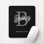 Modernes, elegantes Monogramm Name Schwarz Graue S Mousepad<br><div class="desc">Das moderne elegante Monogram Name Black Gray Script Mouse Pad ist ein elegantes und funktionales Zubehör für Ihren Arbeitsbereich. Dieses elegante Schwarzweiß-Design mit einem personalisierten Monogramm und einem Namen in einem eleganten Script-Schriftart verleiht Ihrem Schreibtisch eine Touch an Eleganz. Es ist ideal, um Ihre Arbeitsumgebung zu verbessern, eine reibungslose Mausbewegung...</div>