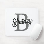 Modernes, elegantes Monogramm Name Schwarz Graue S Mousepad<br><div class="desc">Das moderne elegante Monogram Name Black Gray Script Mouse Pad ist ein elegantes und funktionales Zubehör für Ihren Arbeitsbereich. Dieses elegante Schwarzweiß-Design mit einem personalisierten Monogramm und einem Namen in einem eleganten Script-Schriftart verleiht Ihrem Schreibtisch eine Touch an Eleganz. Es ist ideal, um Ihre Arbeitsumgebung zu verbessern, eine reibungslose Mausbewegung...</div>