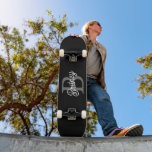 Modernes, elegantes Monogramm Name Schwarz Graue S Skateboard<br><div class="desc">Das moderne elegante Monogram Name Black Gray Script Skateboard verbindet Stil mit Leistung. Dieses Skateboard verfügt über ein elegantes schwarzes Deck, das mit einem ausgeklügelten grauen Skript geschmückt ist, das Ihre personalisierte Monogramm und Ihren Namen zeigt. Es ist sowohl für Ästhetik als auch für Funktionalität konzipiert und ist damit ein...</div>