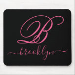 Modernes elegantes Schwarz Rosa handschriftlich Mi Mousepad<br><div class="desc">Modernes, minimalistisches Schwarz und personalisiert rosa Name mit Monogramm Mousepad. Es verfügt über eine Monogramm-Initial in Serif-Schriftart und hübsche handgeschriebene Textvorlage für Vornamen in Hot Rosa, Weiß auf schwarzem Hintergrund. Großartiges, weibliches personalisiertes Geschenk. Wenn Sie Hilfe oder passende Artikel benötigen, kontaktieren Sie mich bitte.</div>