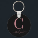 Modernes, elegantes Schwarz-Rose-Monogramm-Skript Schlüsselanhänger<br><div class="desc">Chic Elegant Pink Rose Gold Monogram Script auf einem schicken Black Round Schlüsselanhänger. Einfach mit Ihrem eigenen Namen und Ihren eigenen Details anpassen. Ideal für Ihren luxuriösen Lifestyle! Bitte kontaktieren Sie uns unter cedarandstring@gmail.com ,  wenn Sie Hilfe beim Design oder den passenden Produkten benötigen.</div>