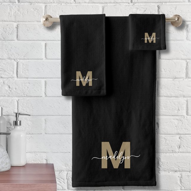 Modernes, elegantes Schwarzes-Gold-Script-Name Mon Badhandtuch Set (Modern Elegant Black Gold Script Name Monogram Bath Towel Set)