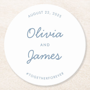 Modernes, elegantes Script Dusty Blue Wedding Hash Runder Pappuntersetzer
