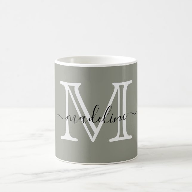 Modernes, elegantes Script Evergreen Fog Monogram Kaffeetasse (Mittel)