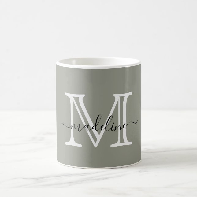 Modernes, elegantes Script Evergreen Fog Monogram Kaffeetasse (Mittel)