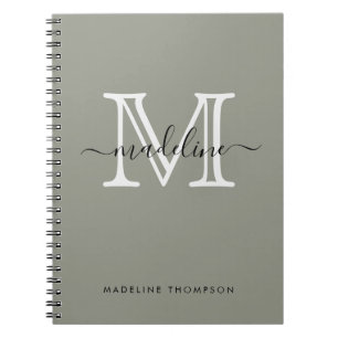 Modernes, elegantes Script Evergreen Fog Monogram Notizblock