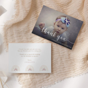 Modernes, elegantes Script First Birthday Foto Dankeskarte