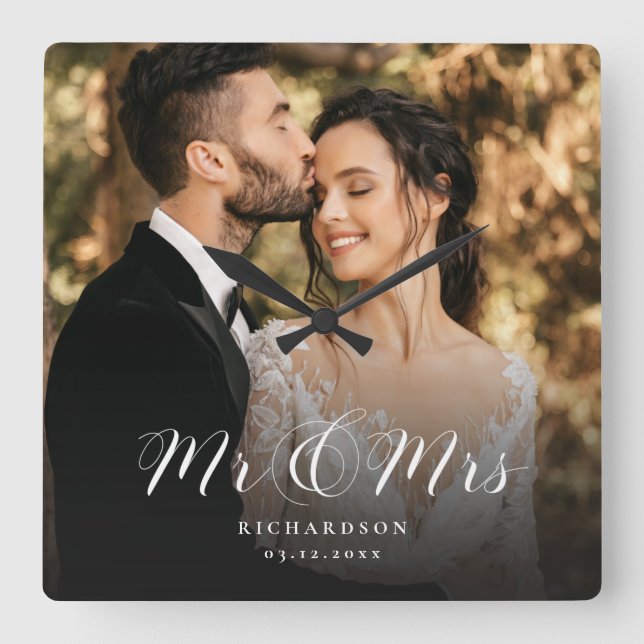 Modernes, elegantes Script-Hochzeitsschreiben-Foto Quadratische Wanduhr (Vorderseite)