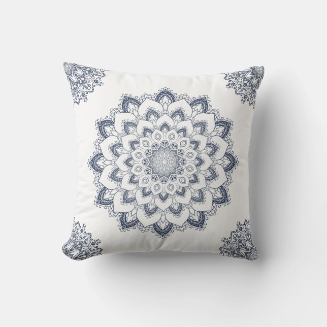 Modernes Elegantes White Blue Boho Mandala Kissen (Vorderseite)