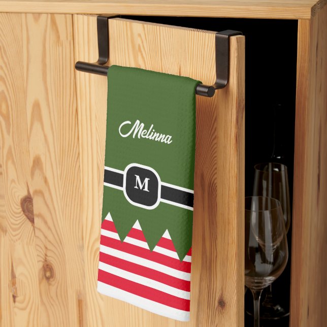 Modernes Elf Pine Green Holiday Monogram Geschirrtuch (Drittel gefaltet)