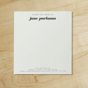 Modernes, feines Blatt Grün vom Schreibtisch des N Notizblock