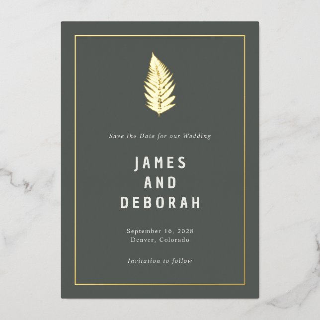 Modernes Ferns Woodland Wedding Gold Save the Date Folieneinladung (Vorderseite)