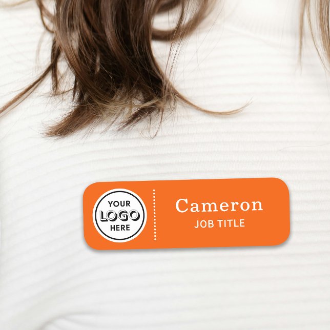 Modernes Firmenlogo Orange Mitarbeiter Namensschild (Von Creator hochgeladen)