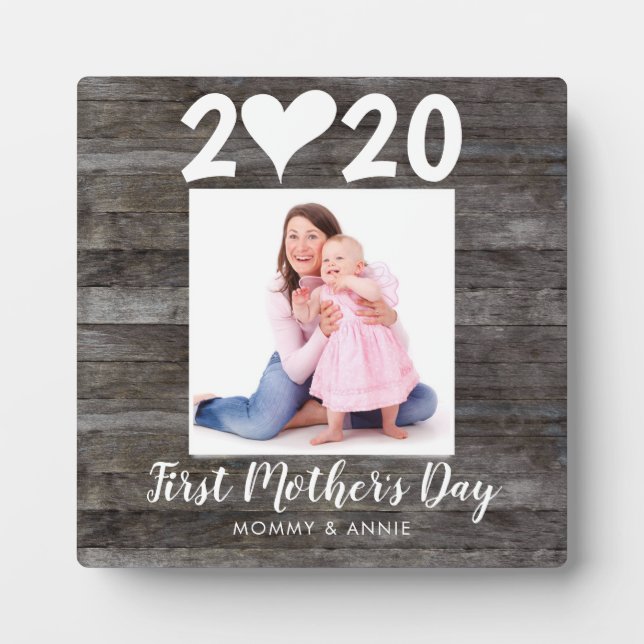 Modernes First Mother's Day Script Heart Wood Foto Fotoplatte (Vorderseite)