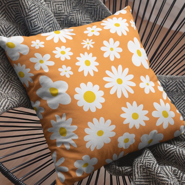 Modernes Flachbild-Graphic Daisy Orange Kissen (Von Creator hochgeladen)