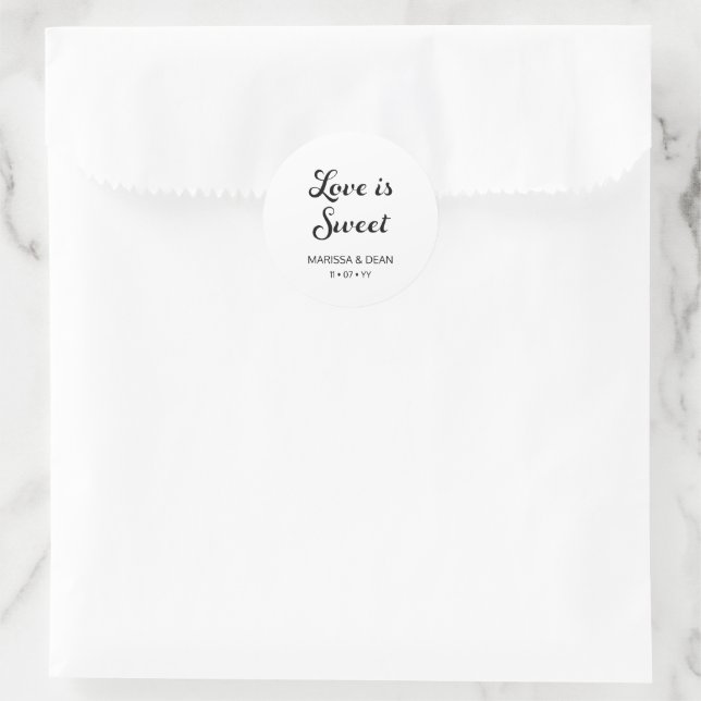 Modernes Flair Script Minimalistisch White Wedding Runder Aufkleber (Tasche)