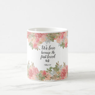 Modernes Floral 1 John 4:19 Kaffeetasse