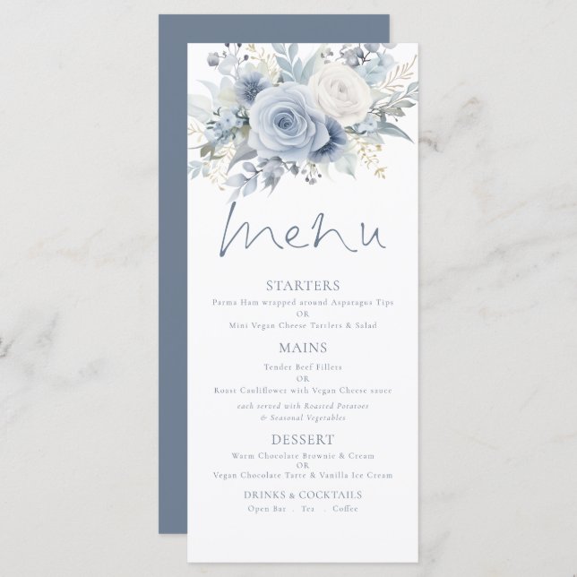 Modernes Florals Dusty Blue Text Wedding Menu Karte (Vorne/Hinten)
