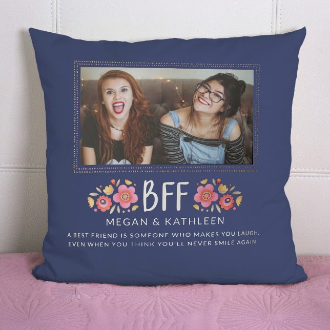 Modernes Foto der besten BESTE FREUNDIN Kissen (A cute best friends photo pillow. personalize it with your names and a short message.)