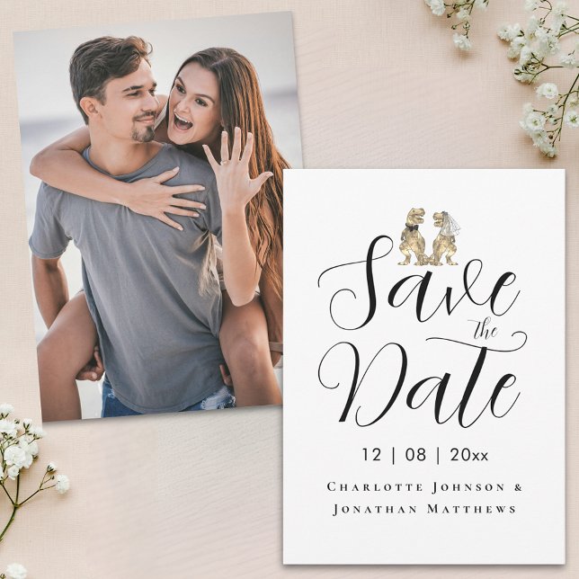Modernes Foto Funny Dinosaur Hochzeit Save The Date (Modern photo funny dinosaur wedding save the date invitation T-Rex dino bride & groom elegant script)