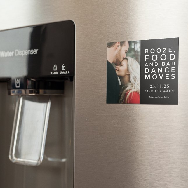 Modernes Foto Funny Wedding Save the Date Magnetkarte (Von Creator hochgeladen)