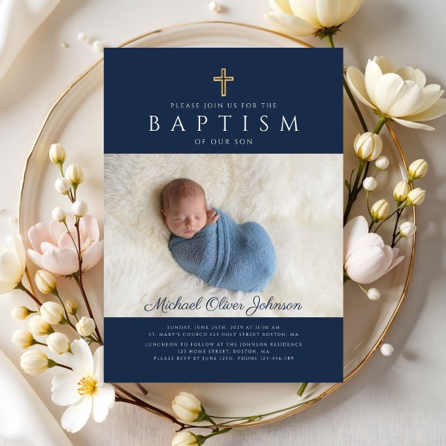 Modernes Foto für die Taufe des Blauen Marschalls Einladung (Modern Navy Blue Religious Cross Boy Baptism Photo Invitation)