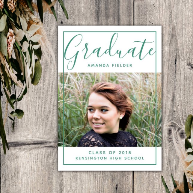 Modernes Foto für Gerahmten Abschluss | Grün Einladung (Green Modern Framed Graduation Photo Announcement)