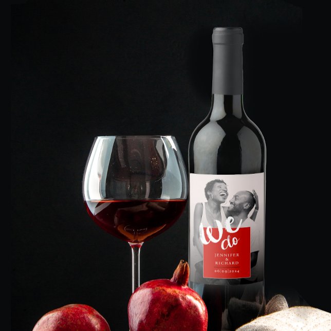 Modernes Foto für Hochzeiten mit Rot-Weiß-Pinsel Weinetikett (Von Creator hochgeladen)