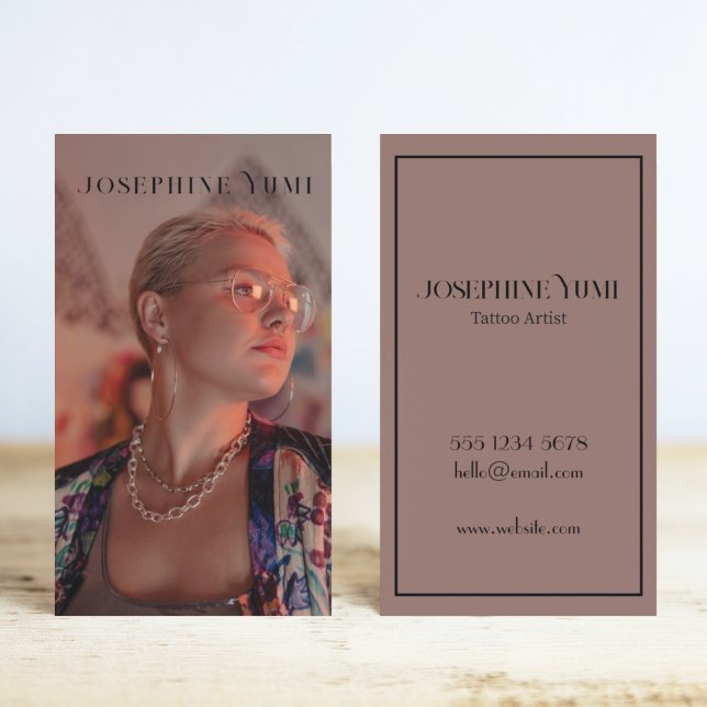 Modernes Foto für vertikale Fotografie Tattoo Arti Visitenkarte (Von Creator hochgeladen)