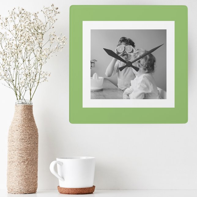 Modernes Foto Green Simple Loft Quadratische Wanduhr (Von Creator hochgeladen)