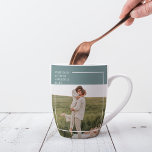 Modernes Foto Grüne Familie Liebliches Geschenk Milchtasse<br><div class="desc">Die Einführung der modernen Foto Grün Familie lieblich Geschenk! Dieses Geschenk ist ein perfekter Weg, um die Liebe und Bindung innerhalb einer Familie festzuhalten und zu feiern, und gleichzeitig eine Touch von Eleganz und Modernität zu jeder Wohngestaltung hinzuzufügen.Das Modern Foto Green Family Schönes Geschenk ist nicht nur ein wunderschönes Dekorationsstück,...</div>