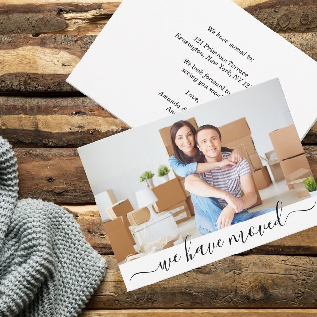 Modernes Foto haben wir neue Adresse Ankündigung (New address announcement card. Add your own photo on the front and on the back, your own text.)