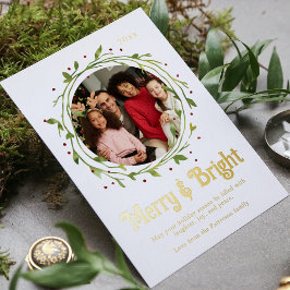 Modernes Foto Merry & Bright Script Wreath Folien Feiertagskarte