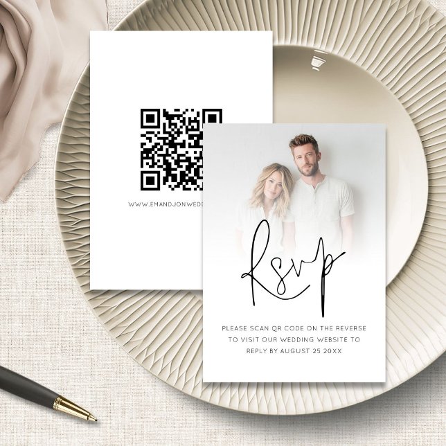 Modernes Foto-Overlay-Skript QR-Code Hochfahren RSVP Karte (Front and back view)